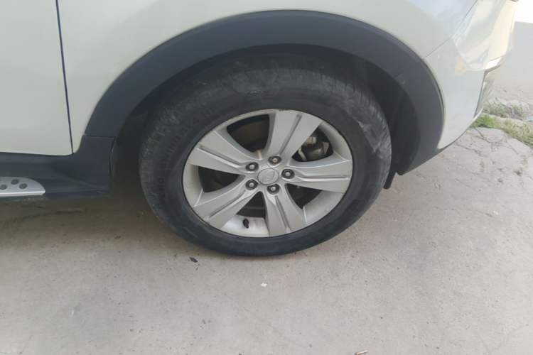 Used Kia Sportage R 2014 2.0L Automatic Two-Wheel Drive GLS Trim Right Front Wheel Hub