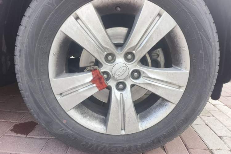 Used Kia Sportage R 2014 2.0L Automatic Two-Wheel Drive GLS Trim Right Front Wheel Hub