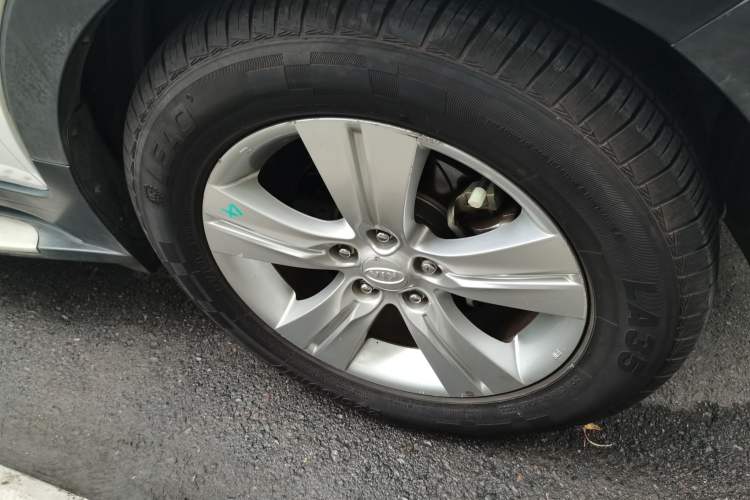 Used Kia Sportage R 2014 2.0L Automatic Two-Wheel Drive GLS Trim Right Front Wheel Hub