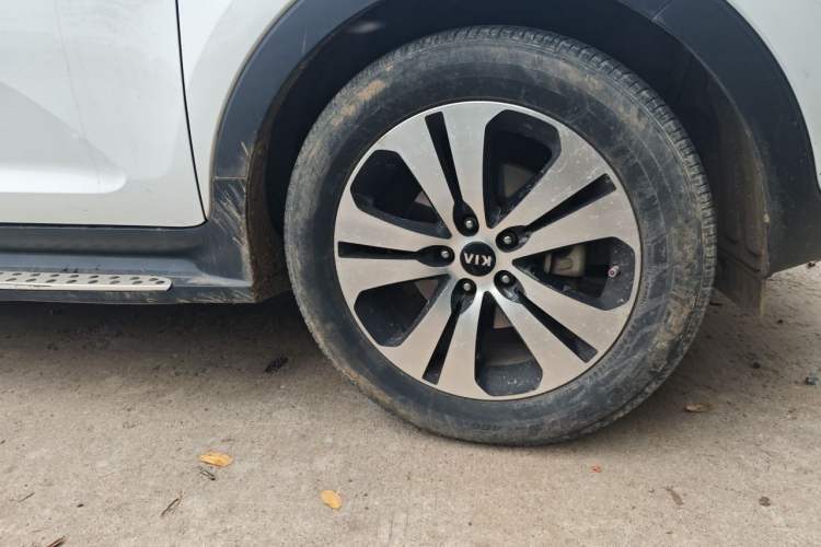 Used Kia Sportage R 2014 2.0L Automatic Two-Wheel Drive DLX Right Front Wheel Hub