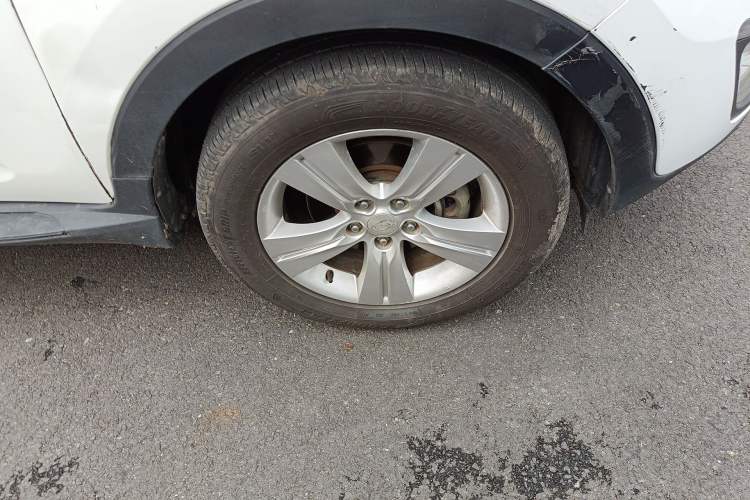 Used Kia Sportage R 2014 2.0L Automatic Two-Wheel Drive GLS Trim Right Front Wheel Hub