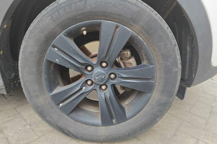 Used Kia Sportage R 2014 2.0L Automatic Two-Wheel Drive GLS Trim Right Front Wheel Hub
