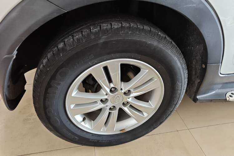 Used Kia Sportage R 2014 2.0L Automatic Two-Wheel Drive GL Right Rear Wheel Hub