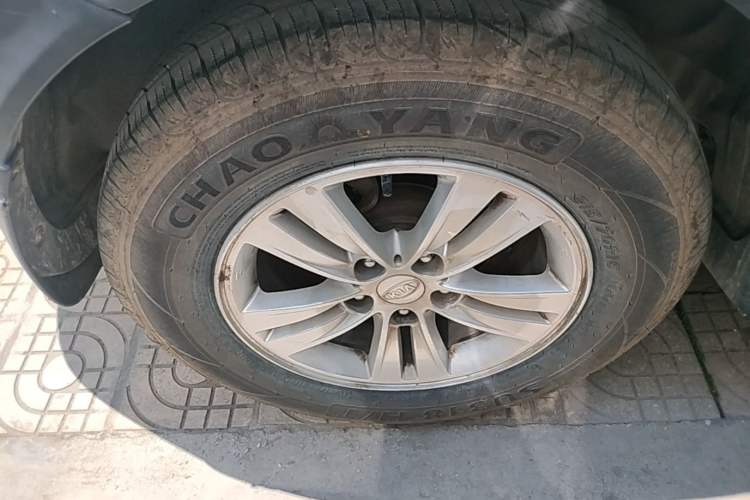 Used Kia Sportage R 2014 2.0L Manual Two-Wheel Drive GL Trim Right Rear Wheel Hub