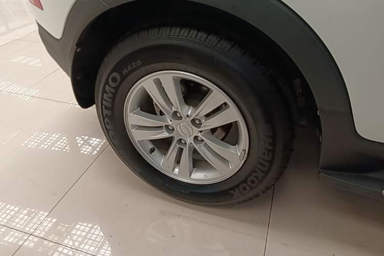 Used Kia Sportage R 2014 2.0L Automatic Two-Wheel Drive GL Right Rear Wheel Hub
