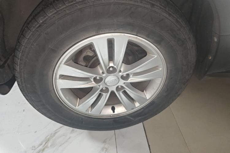 Used Kia Sportage R 2014 2.0L Automatic Two-Wheel Drive GL Right Rear Wheel Hub