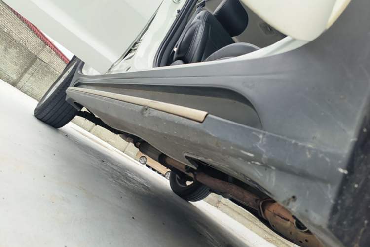 Used Kia Sportage R 2014 2.0L Automatic Two-Wheel Drive GLS Trim Right Side Sill