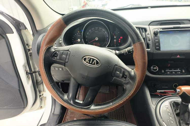 Used Kia Sportage R 2014 2.0L Automatic Two-Wheel Drive GLS Trim Steering Wheel