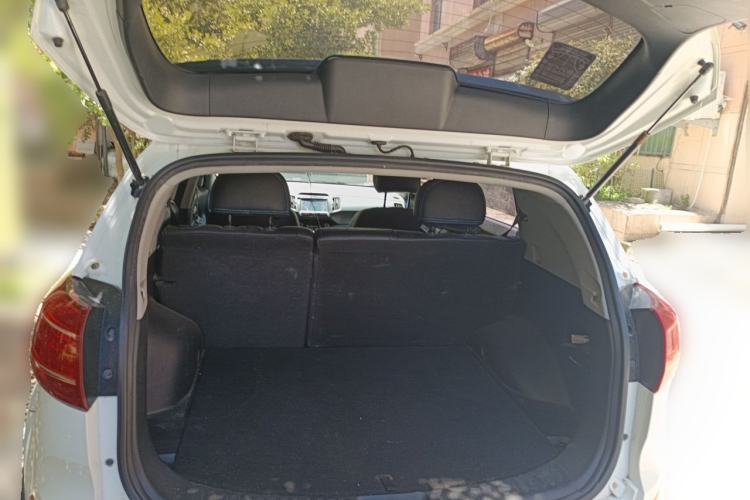 Used Kia Sportage R 2014 2.0L Automatic Two-Wheel Drive GL Trunk