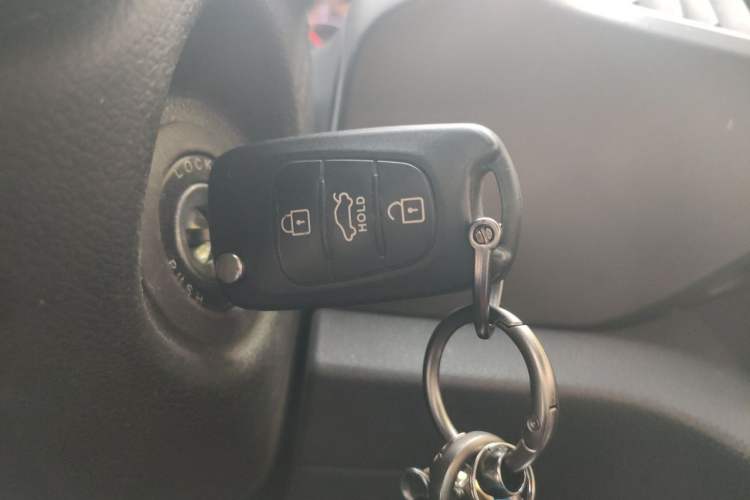 Used Kia Sportage R 2014 2.0L Manual Two-Wheel Drive GL Trim Vehicle Key