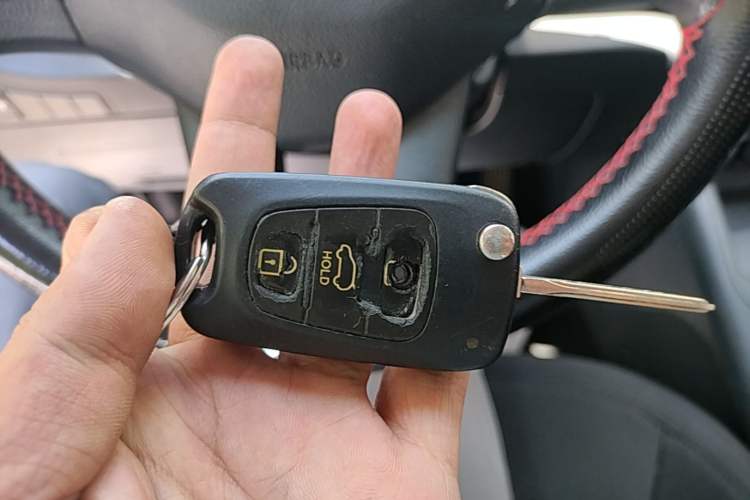 Used Kia Sportage R 2014 2.0L Manual Two-Wheel Drive GL Trim Vehicle Key