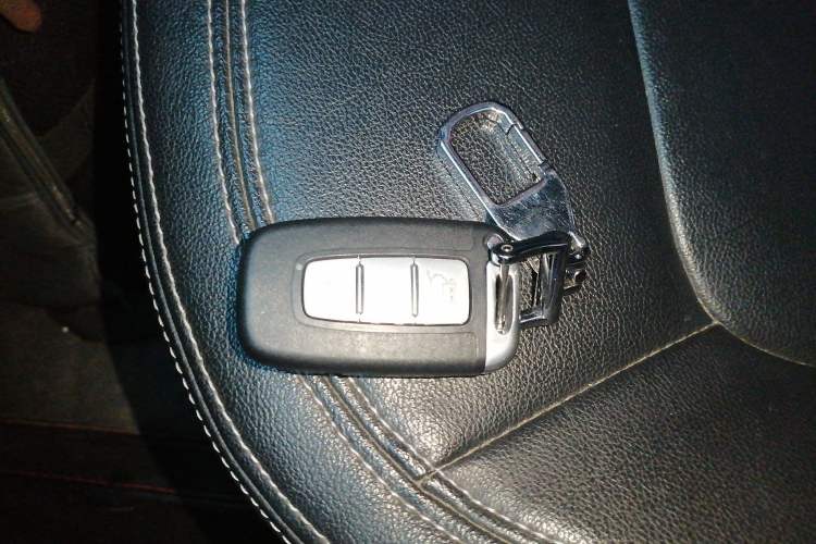 Used Kia Sportage R 2014 2.0L Automatic Two-Wheel Drive DLX Vehicle Key