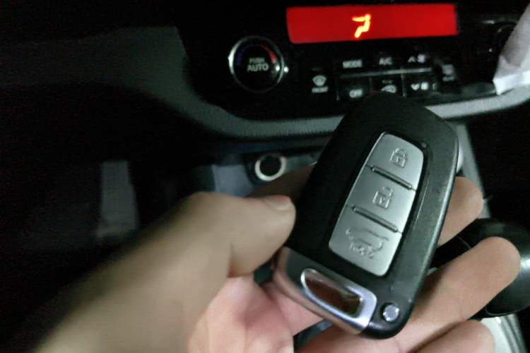 Used Kia Sportage R 2014 2.0L Automatic Two-Wheel Drive GLS Trim Vehicle Key
