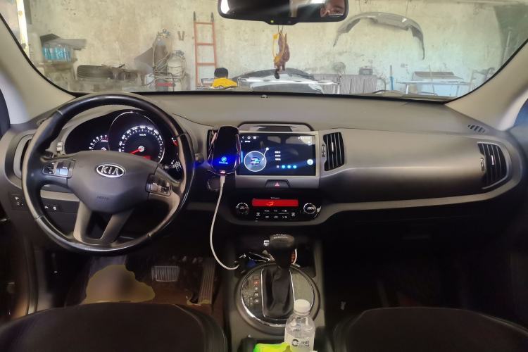 Used Kia Sportage R 2014 2.0L Automatic Two-Wheel Drive DLX Center Console