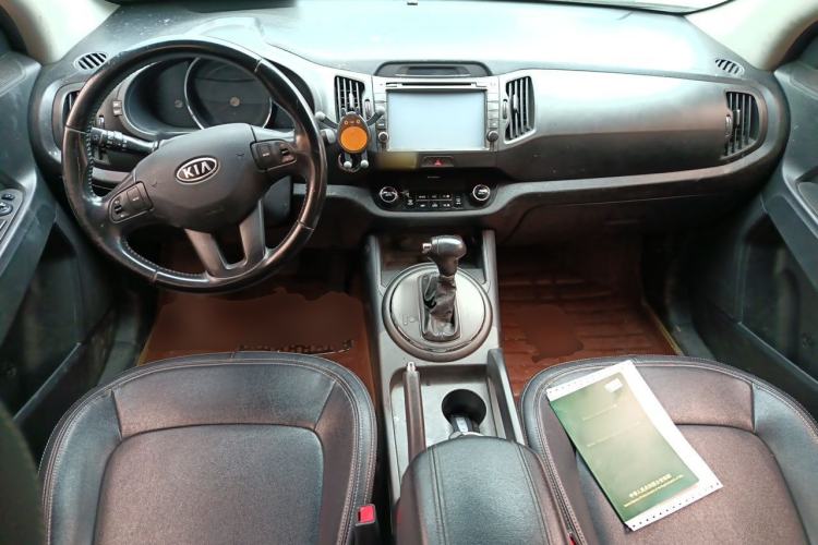 Used Kia Sportage R 2014 2.0L Automatic Two-Wheel Drive DLX Center Console