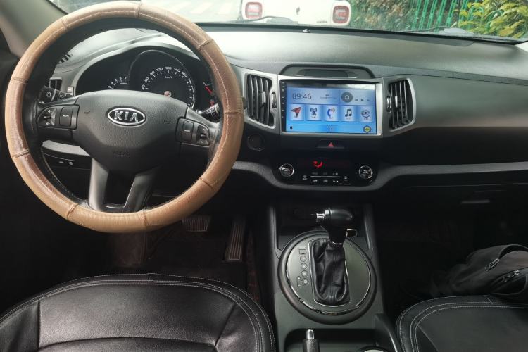 Used Kia Sportage R 2014 2.0L Automatic Two-Wheel Drive DLX Center Console
