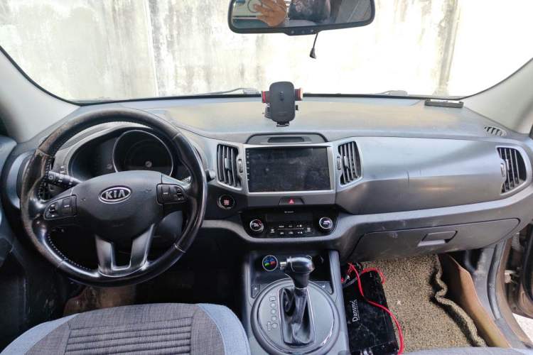 Used Kia Sportage R 2014 2.0L Automatic 4x4 GLS Center Console