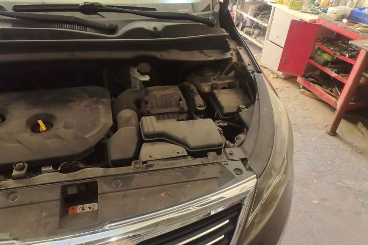 Used Kia Sportage R 2014 2.0L Automatic Two-Wheel Drive DLX Engine Bay Left