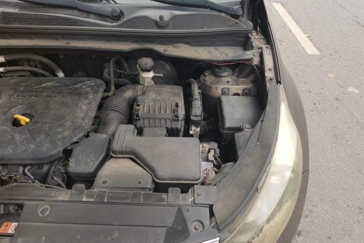 Used Kia Sportage R 2014 2.0L Automatic Two-Wheel Drive DLX Engine Bay Left