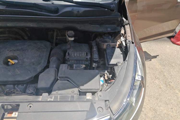 Used Kia Sportage R 2014 2.0L Automatic 4x4 GLS Engine Bay Left