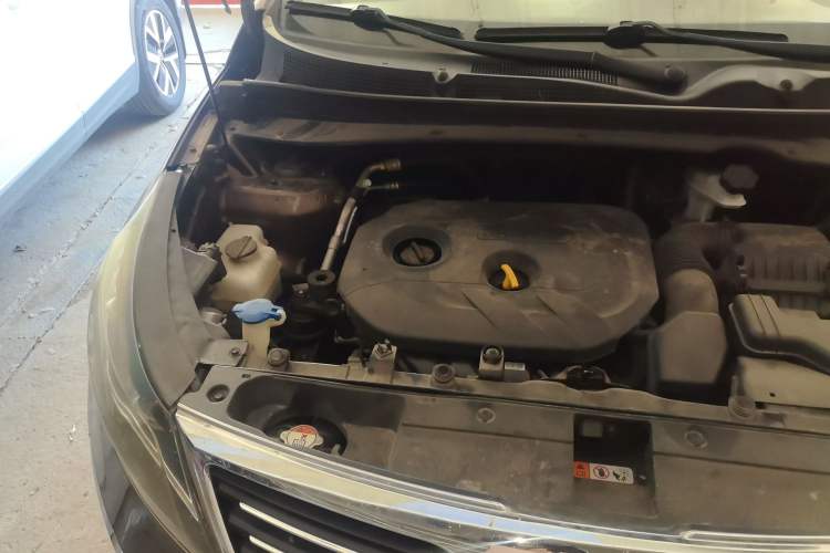 Used Kia Sportage R 2014 2.0L Automatic Two-Wheel Drive DLX Engine Bay Right