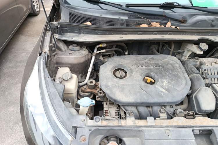 Used Kia Sportage R 2014 2.0L Automatic Two-Wheel Drive DLX Engine Bay Right