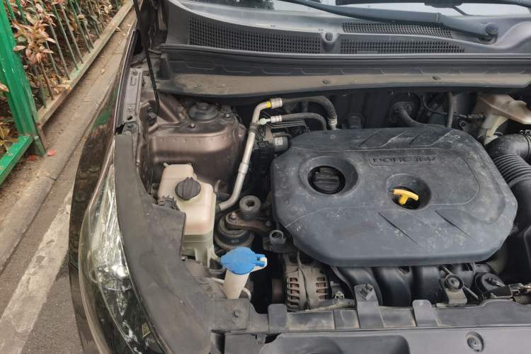 Used Kia Sportage R 2014 2.0L Automatic Two-Wheel Drive DLX Engine Bay Right