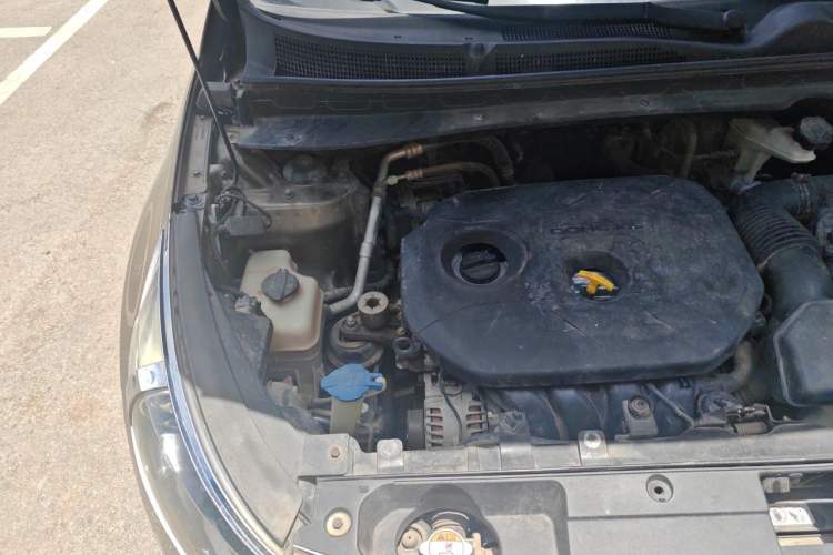 Used Kia Sportage R 2014 2.0L Automatic 4x4 GLS Engine Bay Right