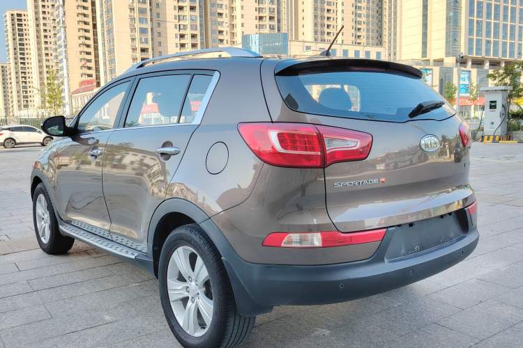 Used Kia Sportage R 2014 2.0L Automatic Two-Wheel Drive GLS Trim Exterior 3