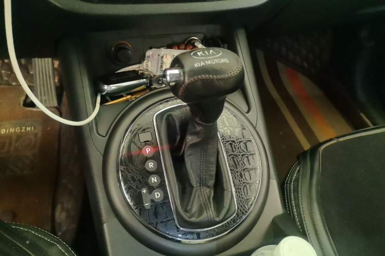 Used Kia Sportage R 2014 2.0L Automatic Two-Wheel Drive DLX Gear Lever
