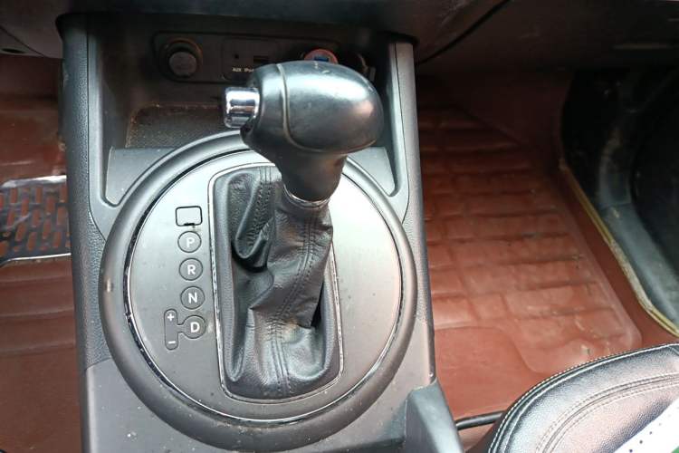 Used Kia Sportage R 2014 2.0L Automatic Two-Wheel Drive DLX Gear Lever