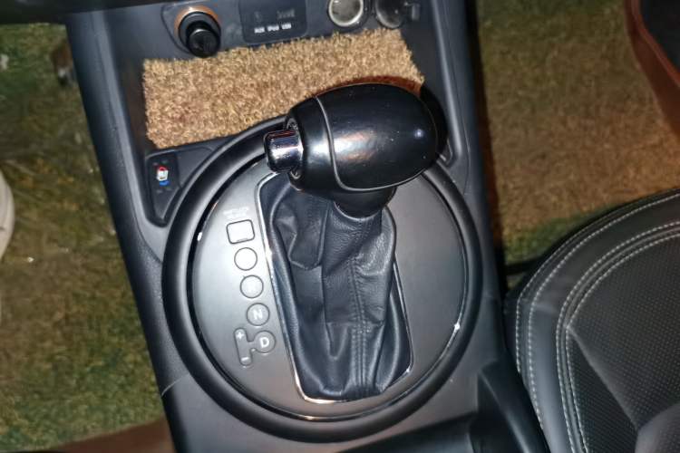 Used Kia Sportage R 2014 2.0L Automatic Two-Wheel Drive Premium Special Gear Lever