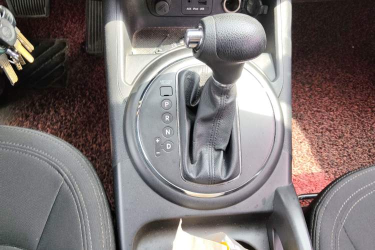 Used Kia Sportage R 2014 2.0L Automatic Two-Wheel Drive GL Gear Lever