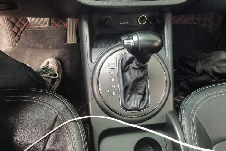 Used Kia Sportage R 2014 2.0L Automatic Two-Wheel Drive DLX Gear Lever
