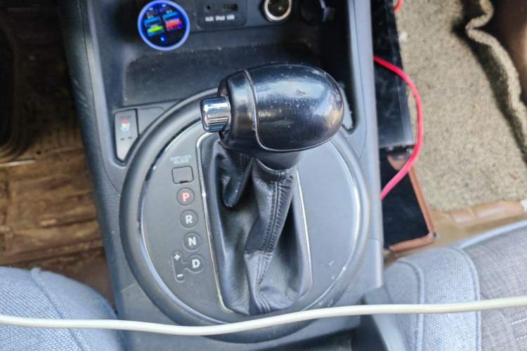 Used Kia Sportage R 2014 2.0L Automatic 4x4 GLS Gear Lever