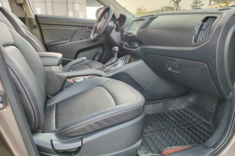Used Kia Sportage R 2014 2.0L Automatic Two-Wheel Drive GLS Trim Interior 2