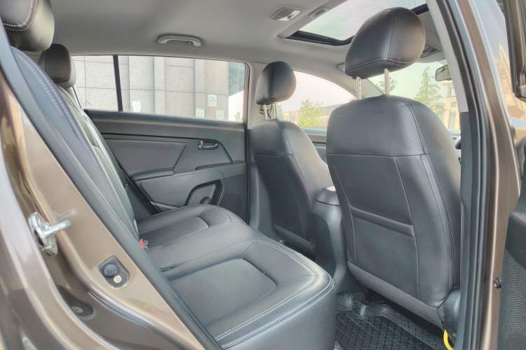 Used Kia Sportage R 2014 2.0L Automatic Two-Wheel Drive GLS Trim Interior 3