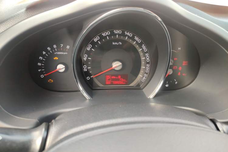 Used Kia Sportage R 2014 2.0L Automatic Two-Wheel Drive GLS Trim Odometer Close Up
