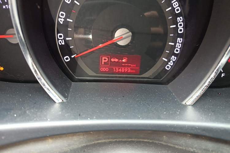 Used Kia Sportage R 2014 2.0L Automatic Two-Wheel Drive DLX Odometer Close Up