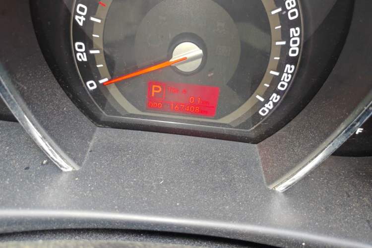 Used Kia Sportage R 2014 2.0L Automatic 4x4 GLS Odometer Close Up