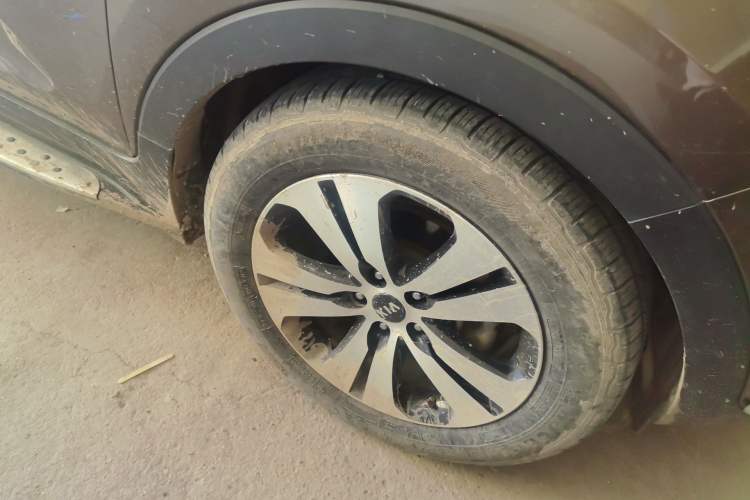 Used Kia Sportage R 2014 2.0L Automatic Two-Wheel Drive DLX Right Front Wheel Hub