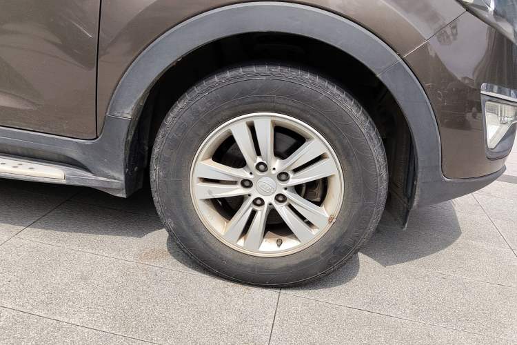Used Kia Sportage R 2014 2.0L Automatic Two-Wheel Drive GL Right Front Wheel Hub