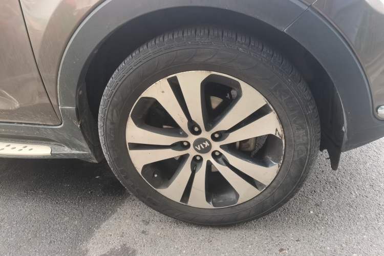 Used Kia Sportage R 2014 2.0L Automatic Two-Wheel Drive DLX Right Front Wheel Hub
