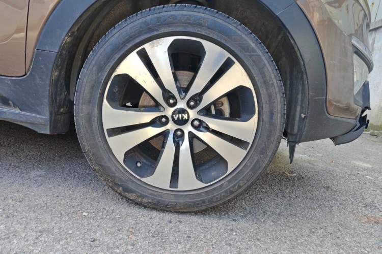 Used Kia Sportage R 2014 2.0L Automatic 4x4 GLS Right Front Wheel Hub