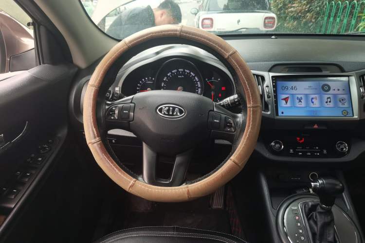 Used Kia Sportage R 2014 2.0L Automatic Two-Wheel Drive DLX Steering Wheel