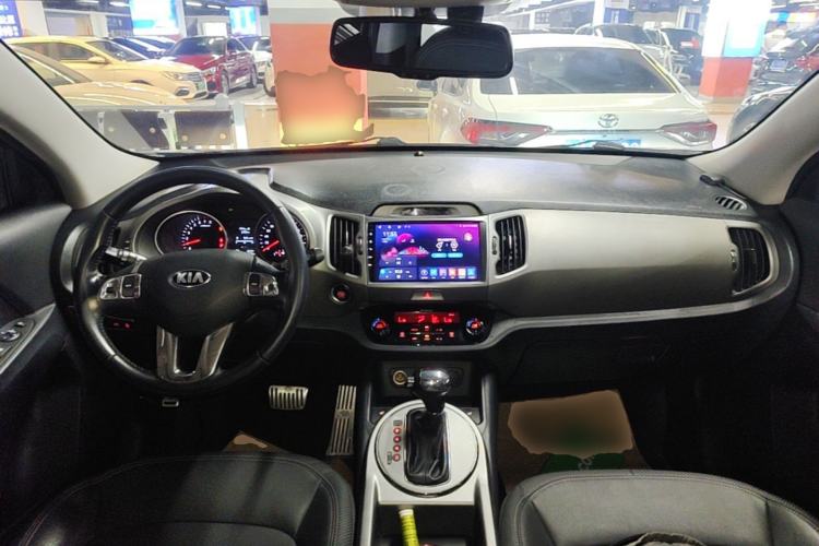 Used Kia Sportage R 2015 2.0L Automatic Two-Wheel Drive DLX Model Center Console