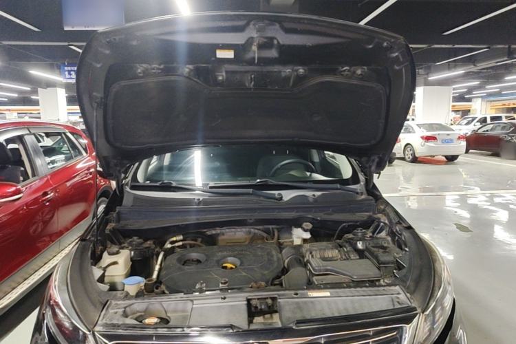 Used Kia Sportage R 2015 2.0L Automatic Two-Wheel Drive DLX Model Engine Bay