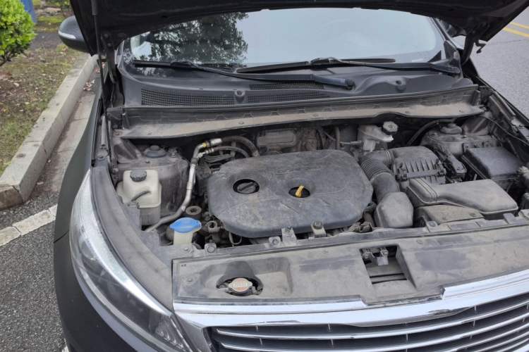 Used Kia Sportage R 2015 2.0L Automatic Two-Wheel Drive DLX Model Engine Bay Right