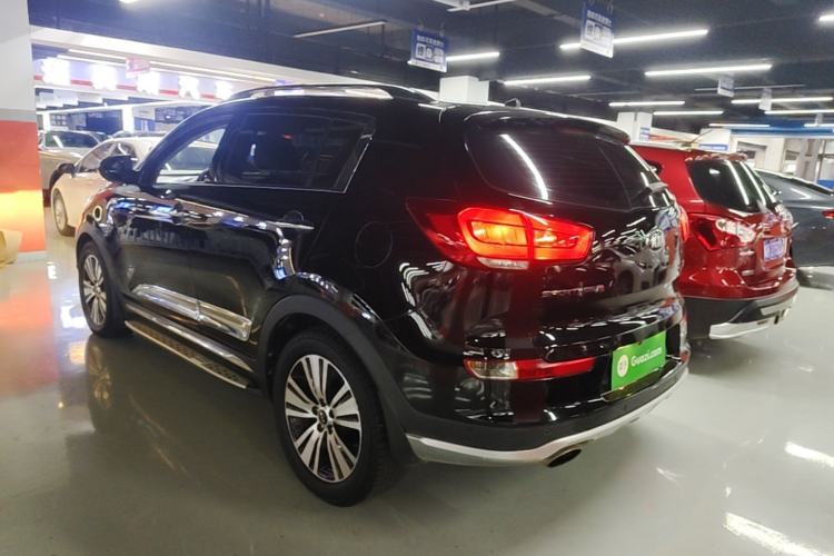 Used Kia Sportage R 2015 2.0L Automatic Two-Wheel Drive DLX Model Exterior 2
