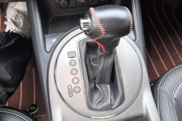Used Kia Sportage R 2015 2.0L Automatic Two-Wheel Drive DLX Model Gear Lever